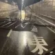 影/北市內湖正氣橋驚現「大樓遮雨棚架」攔路　網憂：上班要塞車了