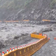 豪雨狂炸阻斷南橫！高雄市桃源區三里明天停班停課