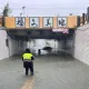 台東小黃誤入積水地下道！車拋錨駕駛站水中不肯走　竟是在為生計發愁