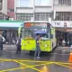 北市公車打空檔倒車撞進超商　疑因「沒拉手煞車」釀禍