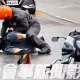 影/壓在地上打！淡水2機車騎士行車糾紛　街頭對決互控傷害