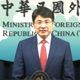 小編回文惹議網轟「官方在狗吠」　外交部回應了