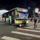 高雄恐怖車禍！公車猛撞「機車捲車底」　騎士噴飛送醫