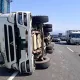 台65線新莊段水泥預拌車翻覆　駕駛昏迷緊急送醫