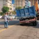 台中驚現天坑！貨車卡在路中動彈不得　警方到場管制