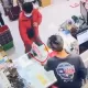 影/買刀畫面曝！50歲無業男不滿遺產分配　「手刃」勸架侄