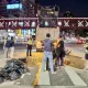 影/淡水砂石車急煞泥沙外洩　下班車流塞爆警急疏導