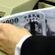 台幣狂飆創史上之最！金融時報曝關鍵主因：央行陷於進退兩難