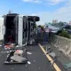 影/國1楠梓段重大車禍！　3大小車相撞「翻覆、甩分隔島上」