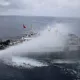影/罕見海巡艦發射水砲　強勢驅離東沙越界大陸漁船