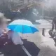 影/高雄「警局前嚴重撞擊車禍」！機車一度起火