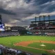 影/慘！MLB球迷「太嗨」竟翻落6公尺高看台　重摔畫面曝