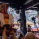 女舉「大罷免大成宮」欲鑽轎腳！粉紅超跑急轉向　拱天宮：保持中立