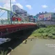 台中44歲女騎單車墜5米深橋下　「漂河面」消防吊掛救援