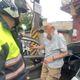影/驚險阻止全程直擊！新北鶯歌無照68歲翁「快走不動還硬開車」