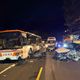 新北公車出事！慘遭昏沉女開車撞擊、「車頭全毀」現場直擊