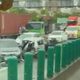 影/高雄國1末端「5車連環追撞」全線封閉、傷亡不明