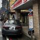 影/基隆轎車暴衝撞斷瓦斯管線　肇事駕駛棄車逃逸