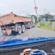 影/重機急停砂石車煞不住　駕駛閃過驚險影片曝