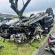 怎撞的？北市撫遠街嚴重車禍　轎車翻上分隔島變廢鐵2命危