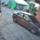 影/嘉義男發狂朝鄰居家丟汽油罐　警方逮人強制送醫