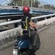 爸騎車載1歲半娃被檢舉！　「沒戴安全帽」挨罰傻眼：只能開車？