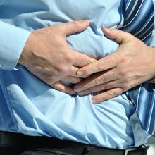 以為只是消化不良！43歲男腹脹…一查確診直腸癌第三期