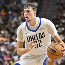 NBA/狀元榜眼首對決！弗拉格砍31分　獨行俠仍不敵馬刺