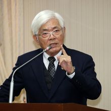 李進勇爆公務車私用！他秀照片「隨扈搭車拿便當」轟：跑選務還是跑腿