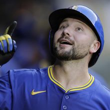 MLB/勞雷本季第42轟出爐！穩居全壘打王　左右開弓捕手砲最狂