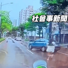影/高雄三寶女下車未打P檔　竟「無人自駕」左轉200米