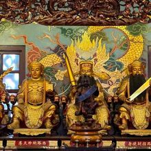 神明顯靈了？　竹南龍鳳宮九尊財神「鬍鬚都變長」