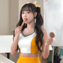 邊荷律羞曝「制服變緊了」要忌口！喊話粉絲：別再送零食