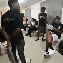 奇葩操作！30名非裔男留學生住女宿　陸大學道歉：臨時安排