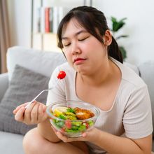 一天吃不到1000大卡還變胖？營養師揭真相：代謝報復！