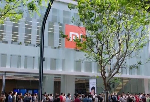 小米印度廣告太囂張？蘋果三星罕見聯手發函　要求停止「偷襲行銷」