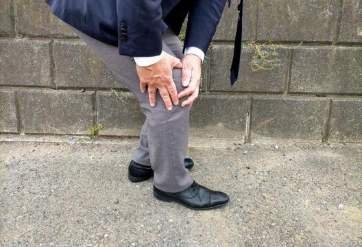 無泌尿道症狀！他膝蓋痛到難行…檢查意外揪出淋病感染