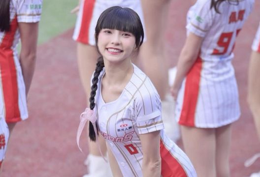 李芷霖甩不倫風波！應援到一半「經血狂流」  血染球褲超崩潰