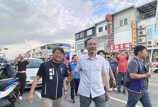 赴台東挺黃建賓　朱立倫：跟民進黨不同黨就要被罷免？