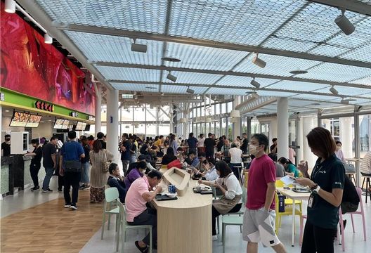 他赫見清水服務區「拖把擦桌」驚呼奇景　業者：全面消毒