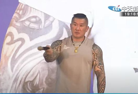 轟綠3招對付政敵　館長嗆：颱風讓南部停電6天談啥抗中保台