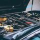 汽車發不動！表妹舔引擎「是甜的」　表哥倒砂糖下場曝