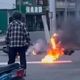 影/台中驚見「加油站內活人燒起來！」 　驚悚直擊