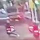 影/北市馬偕醫院前嚴重車禍！　員工交通車「衝撞路樹」2人急送醫