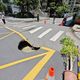 北市松山區文華苑豪宅旁路面塌陷　現場封鎖中
