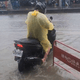 影/颱風未至先積水！雲林斗六「水淹腳踝」　馬路變漂漂河