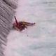 「翻滾流」15秒6波打擊！勇消喪命　粉專：水面翻白勿靠近