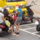 家暴男才奪2命！土城又傳男子「違反保護令」當街拿安全帽狠K兒
