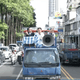 影/辣個男人震撼台中！韓國瑜陪同羅廷瑋車隊掃街　民眾狂比愛心