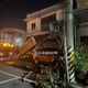 慘！休旅車遭撞翻「乘客滿臉血」　早餐店被毀「駕駛腸破裂」